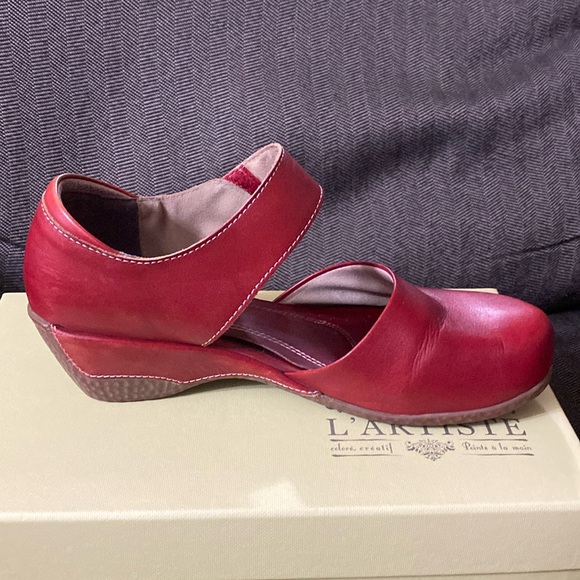 6.5-7 Red L’artiste Mary Jane style shoe. Good used condition - Picture 4 of 13